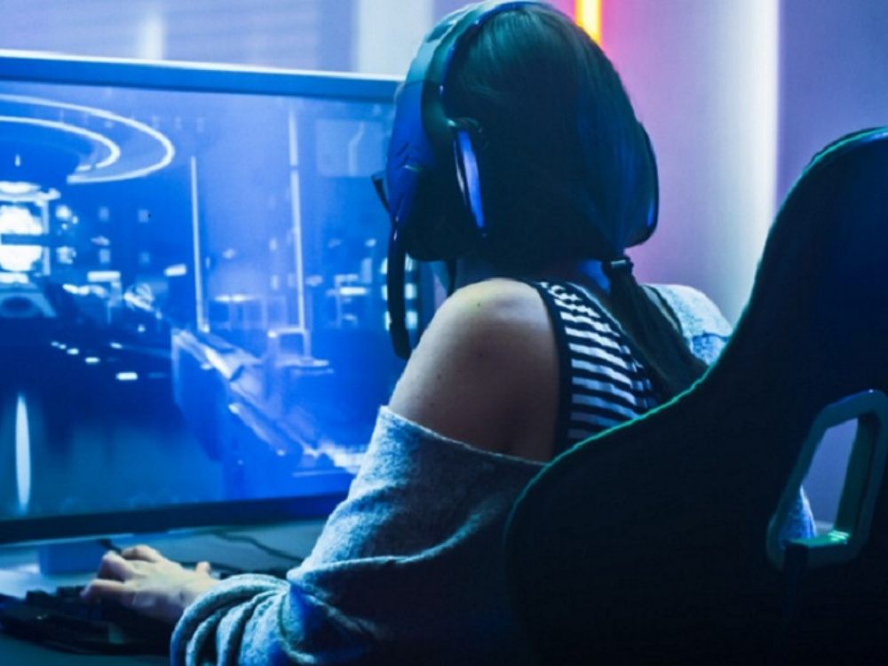 Lets Meet the Worlds First Smart Gaming Monitor!