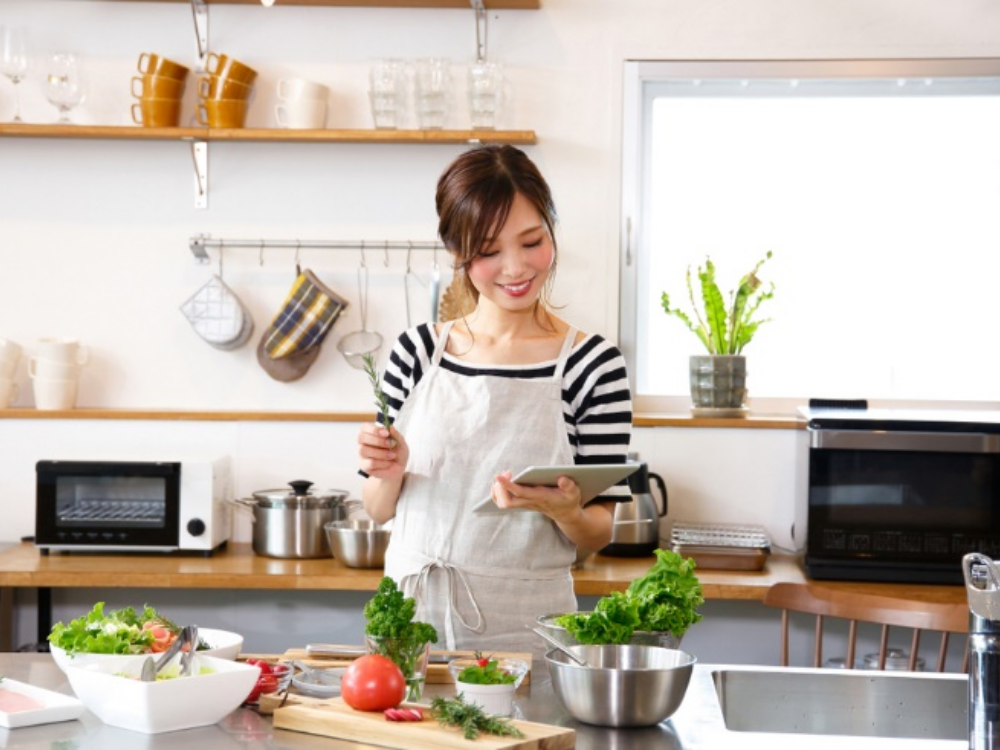 This is a super Versatile Smart Cooking Device. What does it look like?