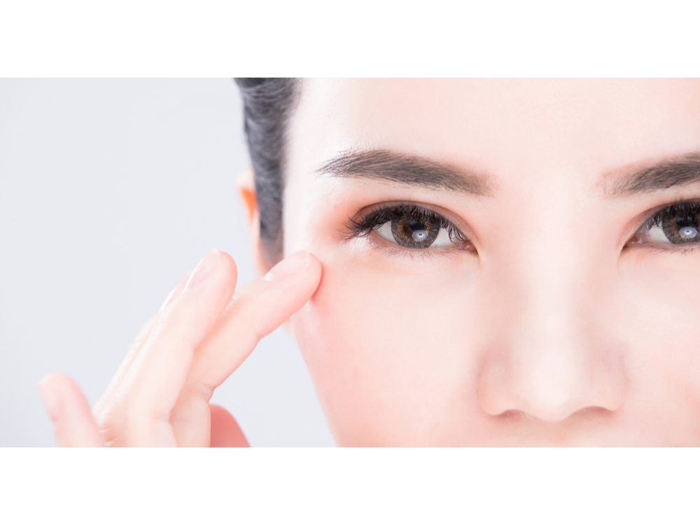 Get Your Radiant and Beautiful Eyes With These Contact Lenses, Available With Various Colors.