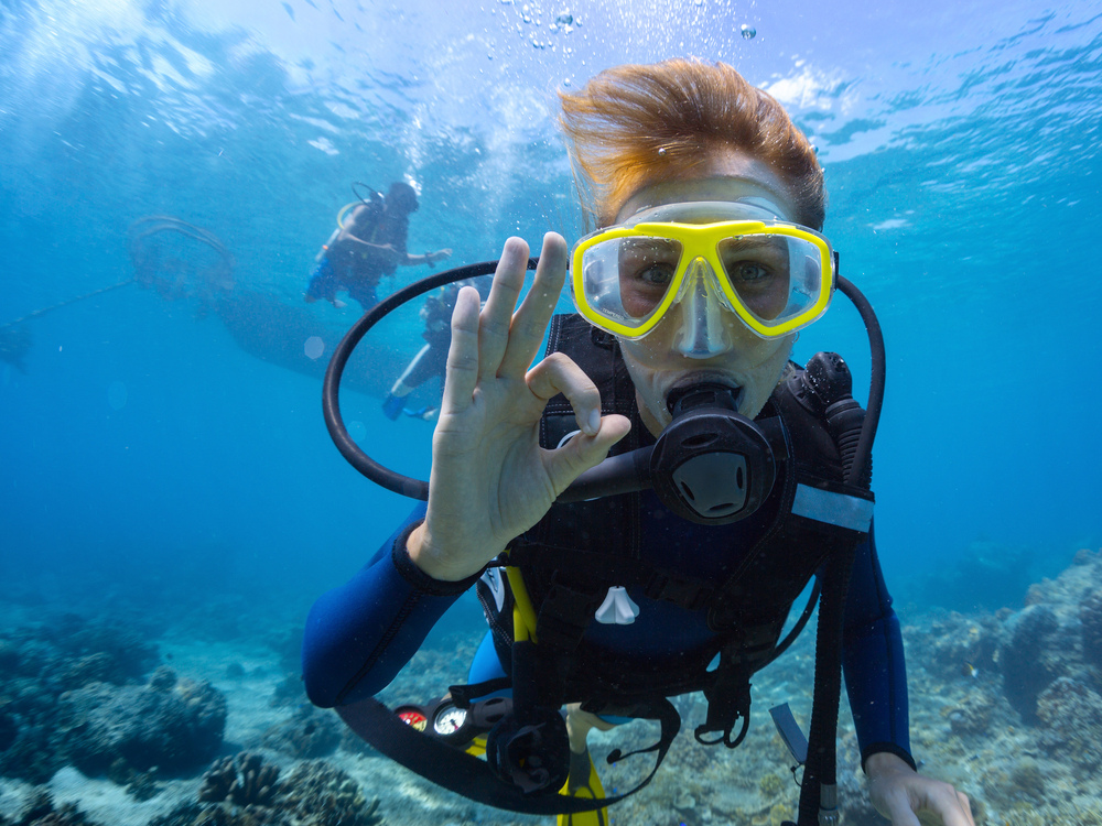 Which One You Prefer For Diving, Wet-suit or Semi-dry Suit? Let's Find Out The Difference!