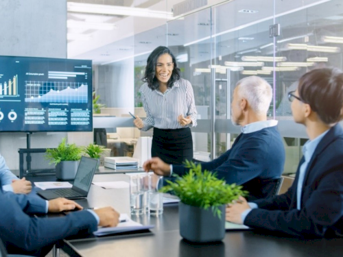 An Easy Solution that Makes Your Non-Wired Presentation Smooth and Hassle-free