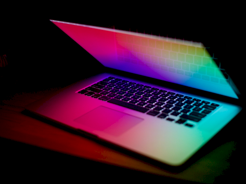 Tas Laptop yang Cocok Menjadi Teman Laptop RGB-mu
