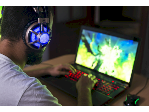 Laptop Gaming MSI GT76 Titan, Yang Lebih Besar Memang Lebih Baik