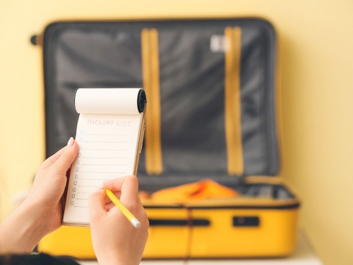 Ingin Travelling Nyaman Tanpa Was-was? 5 Barang ini Wajib Kamu Masukan Koper.