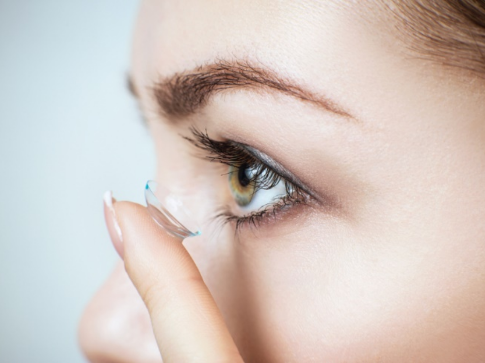 Are Your Contact Lenses Causing Dry Eyes? Finding the Right Water Content Might Be the Solution!