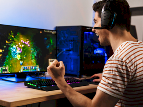 Monitor Layar Lebar Supaya Kamu bisa Nge-game ala Sultan!