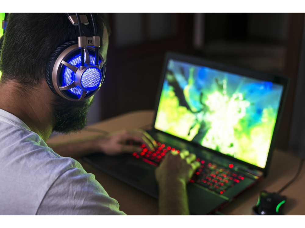 Laptop Gaming MSI GT76 Titan, Yang Lebih Besar Memang Lebih Baik