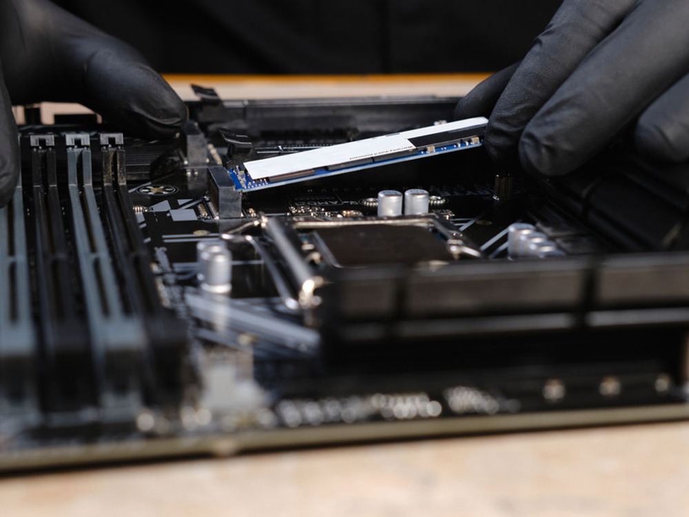 Bukan SSD Biasa, SSD Tangguh ini Anti Api!